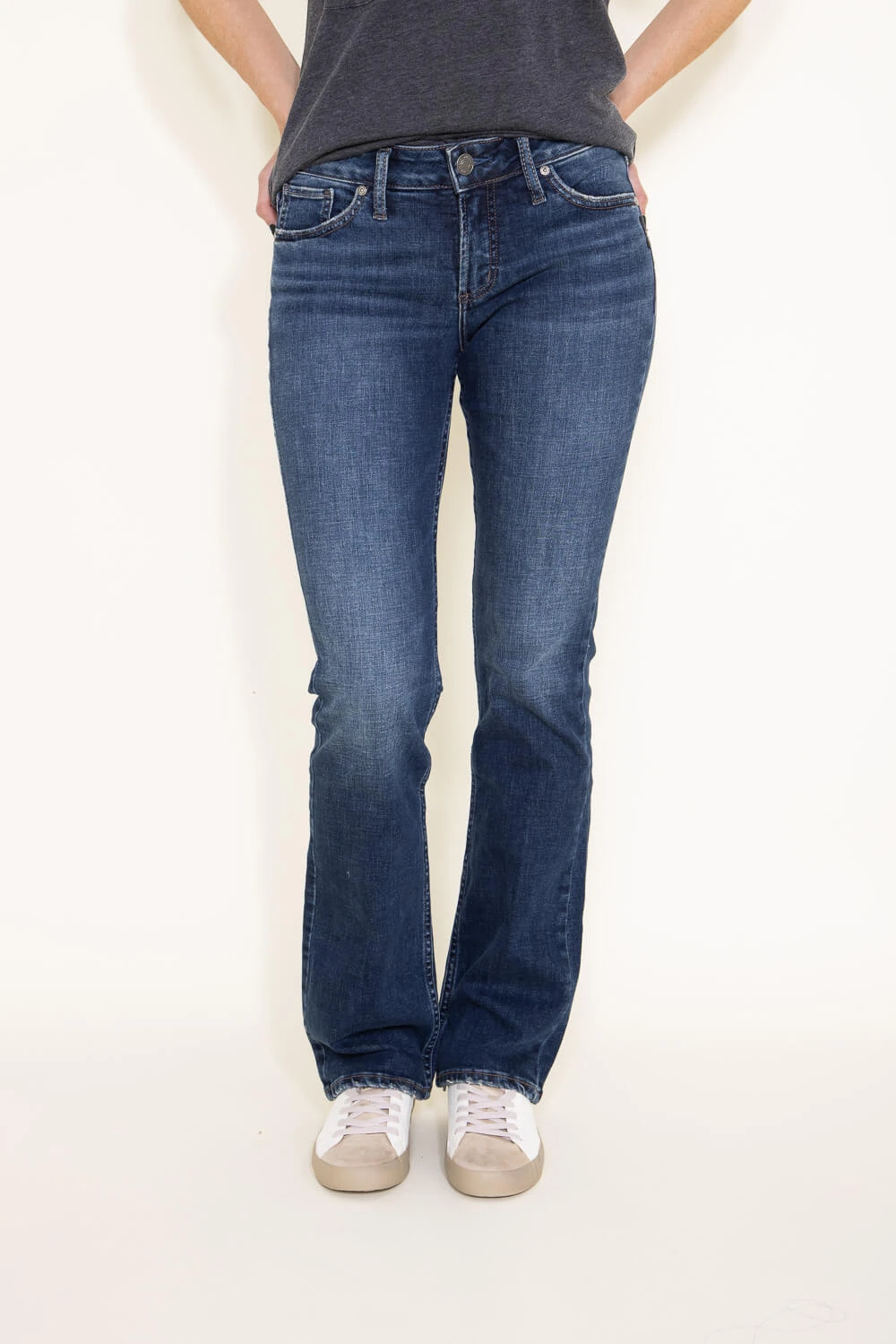 Silver Jeans 33” Suki Mid Rise Slim Bootcut Jeans For Women | L93616SDK424-33 6 Silver Jeans 33” Suki Mid Rise Slim Bootcut Jeans For Women | L93616SDK424-33 - Image 4