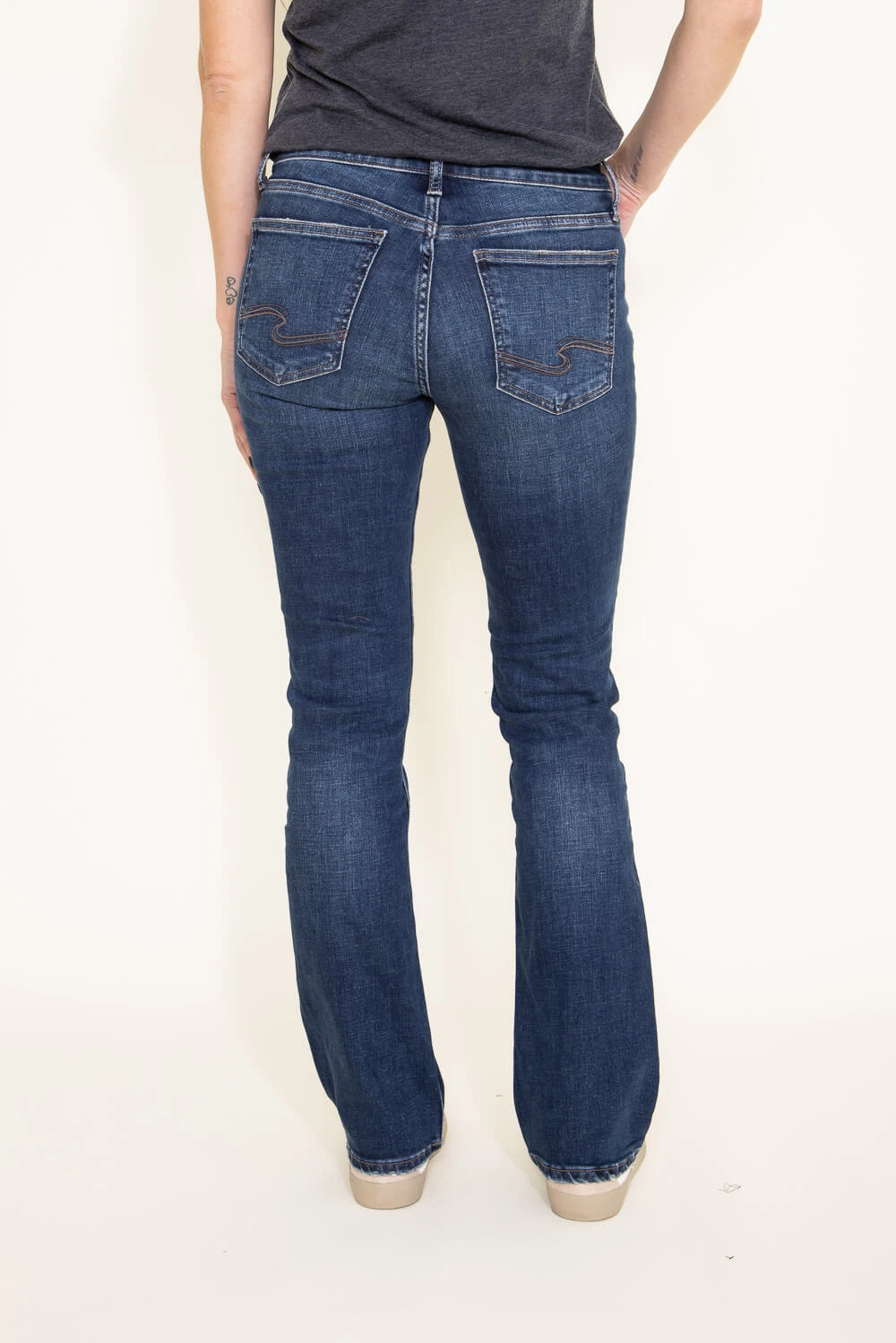 Silver Jeans 31” Suki Mid Rise Slim Bootcut Jeans For Women | L93616SDK424 4 Silver Jeans 31” Suki Mid Rise Slim Bootcut Jeans For Women | L93616SDK424 - Image 2