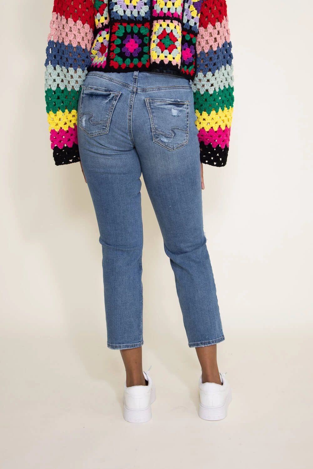 Silver Jeans Suki Straight Leg Crop Jeans For Women | L43980EAE245 5 Silver Jeans Suki Straight Leg Crop Jeans For Women | L43980EAE245 - Image 3
