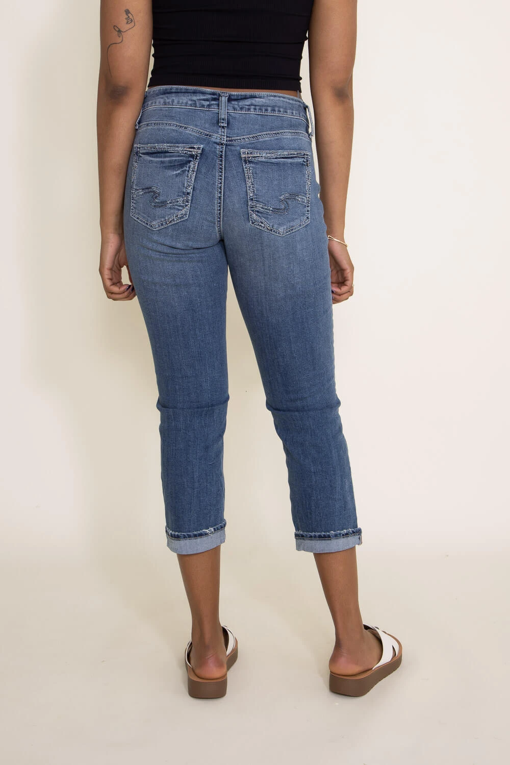 Silver Jeans Elyse Capri Jeans For Women | L43002EGX290 4 Silver Jeans Elyse Capri Jeans For Women | L43002EGX290 - Image 2