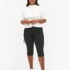 Zizzi Slim Fit Capri Jeans With Pockets Black -straight jeans shop J10111A 0199 ModelFront