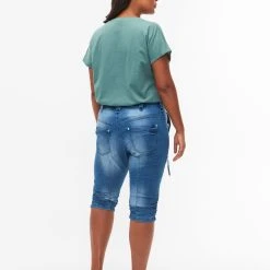 Zizzi Slim Fit Capri Jeans With Pockets Light Blue Denim -straight jeans shop J10111A 1025 ModelBack 1