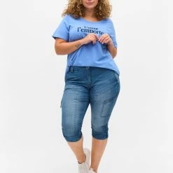 Zizzi Slim Fit Capri Jeans With Pockets Light Blue Denim -straight jeans shop J10111A 1025 ModelFullBody