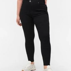 Zizzi Cropped Amy Jeans With A Zip Black Denim -straight jeans shop J10181A 0199 ModelDetail2 1