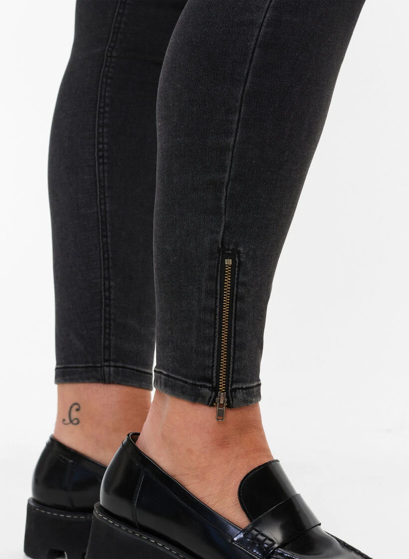Zizzi Cropped Amy Jeans With A Zip Grey Denim 5 Zizzi Cropped Amy Jeans With A Zip Grey Denim - Image 3