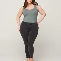 Zizzi Cropped Amy Jeans With A Zip Grey Denim