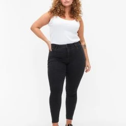 Zizzi Cropped Amy Jeans With A Zip Grey Denim 9 Zizzi Cropped Amy Jeans With A Zip Grey Denim -straight jeans shop J10181A 1010 ModelFullBody 1