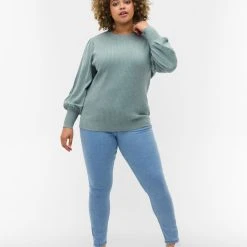 Zizzi Cropped Amy Jeans With A Zip Light Blue Denim