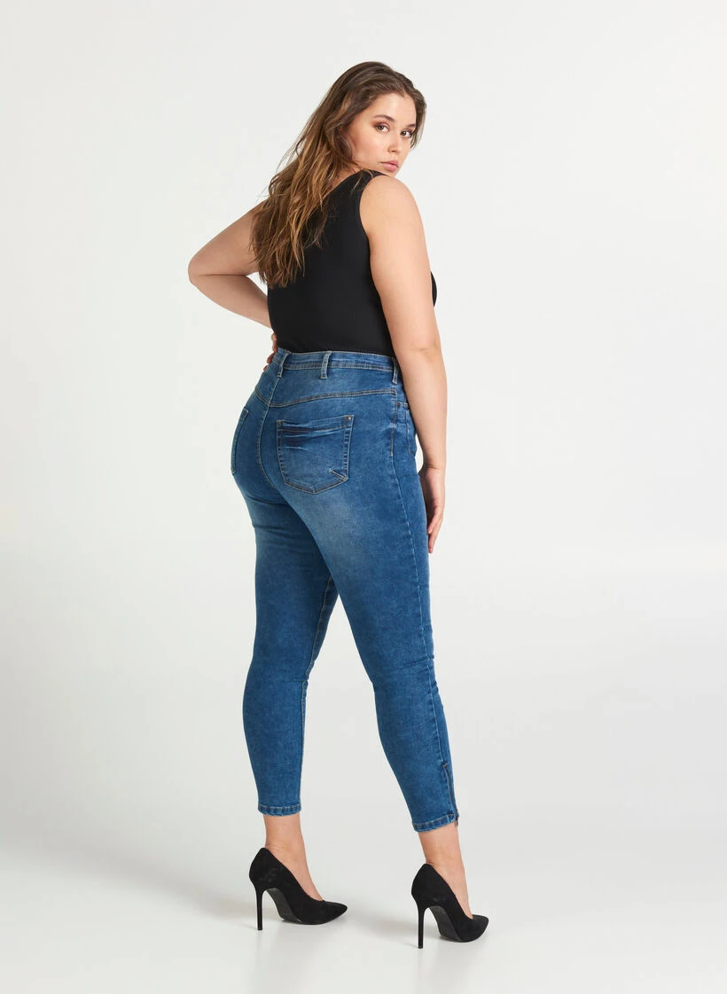 Zizzi Cropped Amy Jeans With A Zip Blue Denim 4 Zizzi Cropped Amy Jeans With A Zip Blue Denim - Image 2
