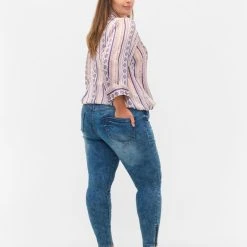 Zizzi Cropped Amy Jeans With A Zip Blue Denim 9 Zizzi Cropped Amy Jeans With A Zip Blue Denim -straight jeans shop J10181A 1050 ModelBack