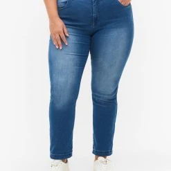 Zizzi Slim Fit Emily Jeans With Normal Waist Light Blue -straight jeans shop J10305A 1030 ModelDetail2