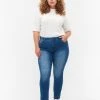 Zizzi Slim Fit Emily Jeans With Normal Waist Light Blue -straight jeans shop J10305A 1030 ModelFront 1