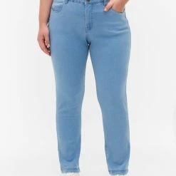 Zizzi Slim Fit Emily Jeans With Normal Waist Ex Lt Blue -straight jeans shop J10305A 8014 ModelDetail2 1