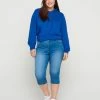 Zizzi Slim Fit Emily Capri Jeans Light Blue Denim -straight jeans shop J10305C 1025 ModelFront