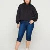 Zizzi Slim Fit Emily Capri Jeans Blue Denim -straight jeans shop J10305C 1050 ModelFront