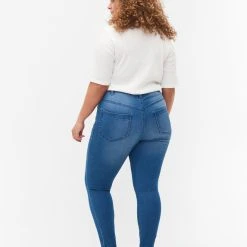 Alternative view of Zizzi Super Slim Amy Jeans With High Waist Light Blue