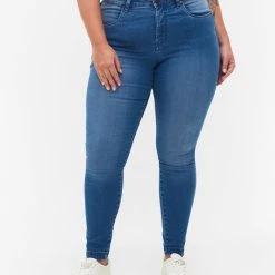 Zizzi Super Slim Amy Jeans With High Waist Light Blue -straight jeans shop J10305L 1030 ModelDetail2 1