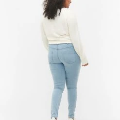 Alternative view of Zizzi High-waisted Super Slim Amy Jeans Ex Lgt Blue