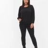 Zizzi Extra Slim Sanna Jeans With Regular Waist Black -straight jeans shop J10568C 0201 ModelFront