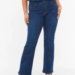 Zizzi High-waisted Ellen Bootcut Jeans Dark Blue -straight jeans shop J10664C 1075 ModelDetail2