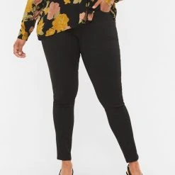 Zizzi Stay Black Amy Jeans With A High Waist Black -straight jeans shop J10857A 0201 ModelDetail1 1