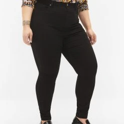 Zizzi Extra High Waisted Bea Jeans With Super Slim Fit Black -straight jeans shop J10946A 0201 ModelDetail1