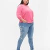 Zizzi Extra Slim Sanna Jeans With Embroidery Detail Light Blue -straight jeans shop J10947B 1030 ModelFront