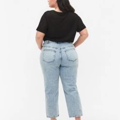 Alternative view of Zizzi Cropped Vera Jeans With Studs Light Blue Denim