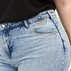 Zizzi Cropped Vera Jeans With Studs Light Blue Denim -straight jeans shop J10952A 1025 ModelDetail2