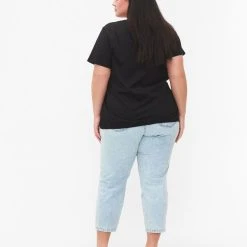 Alternative view of Zizzi Cropped Mille Mom Jeans With Print Light Blue Denim