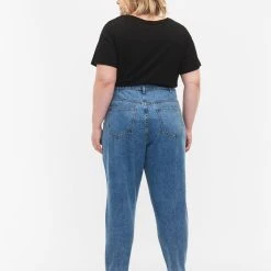 Alternative view of Zizzi Cropped Gemma Jeans With High Waist Light Blue Denim