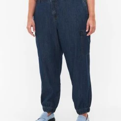 Zizzi Cargo Jeans With Pockets Dark Blue Denim -straight jeans shop J10967C 1075 ModelDetail2 1