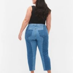 Alternative view of Zizzi Cropped Vera Jeans With Colorblock Blue Denim