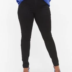 Zizzi Extra Slim Fit Amy Jeans With A High Waist Black -straight jeans shop J93300A 0202 ModelDetail2